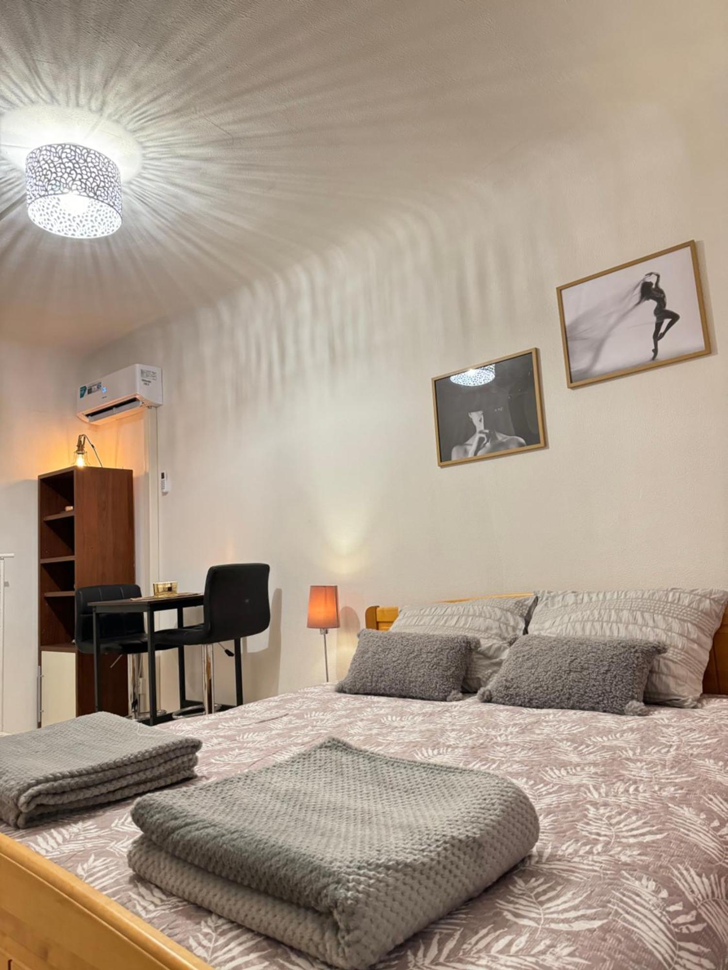 Peaceful 2 Room 50M2 Centric 10 Min To Old Town Ac Riga Kültér fotó